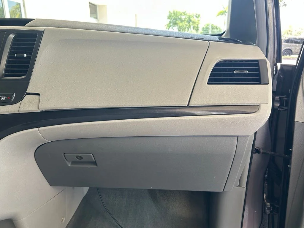 Used 2014 Gray Toyota LE image 21