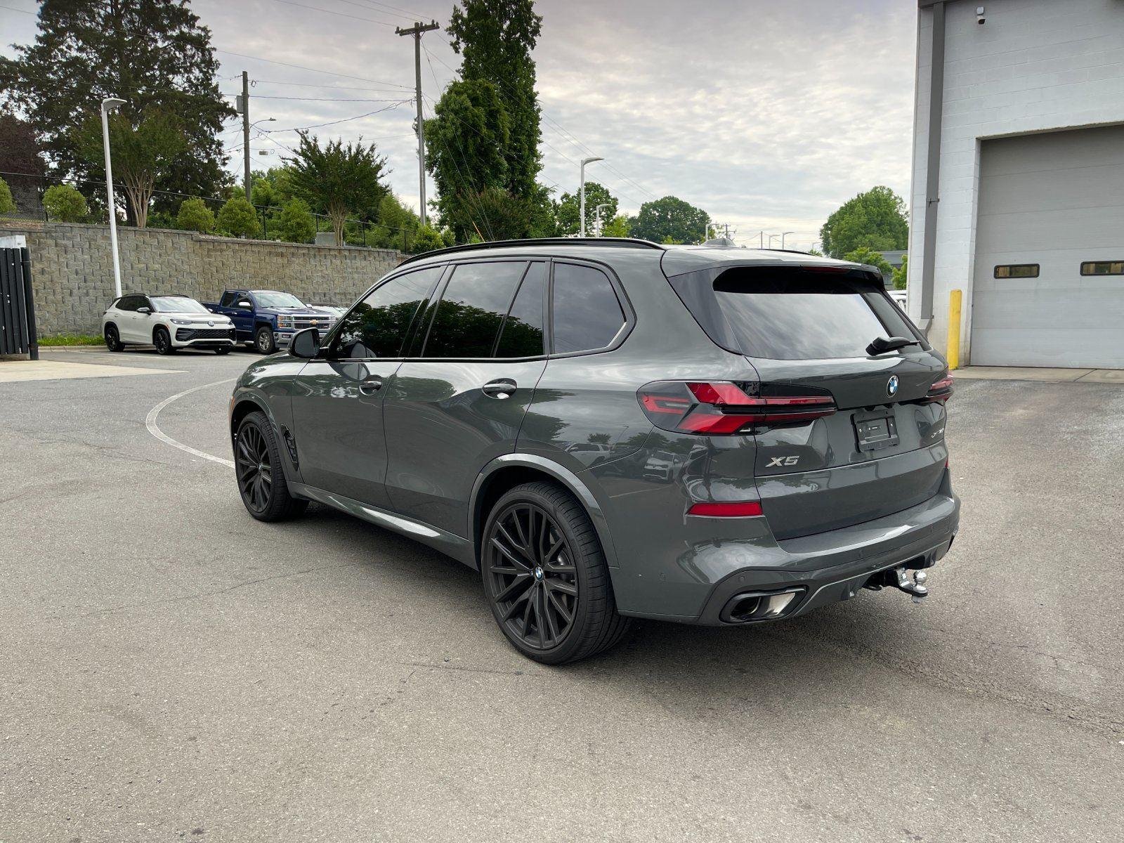 Used 2026 Dravit Grey Metallic BMW xDrive40i image 3