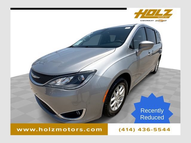 2020 Chrysler Pacifica Touring's photo