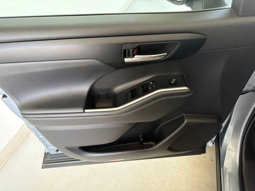 Used 2022 Moon Dust Toyota XLE image 12