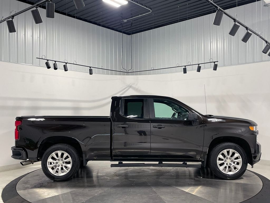 Used 2019 Brown Chevrolet Custom image 11