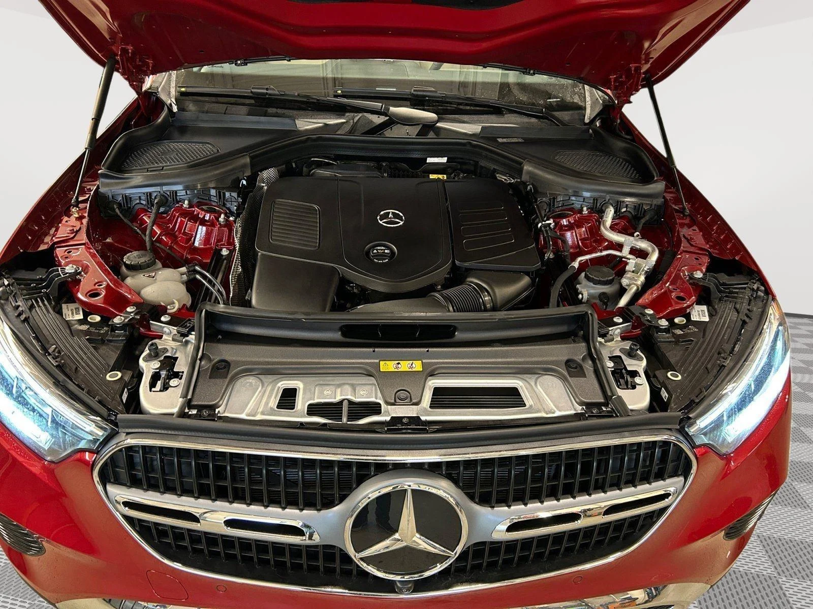 New 2026 MANUFAKTUR Patagonia Red Metallic Mercedes-Benz GLC 300 image 29