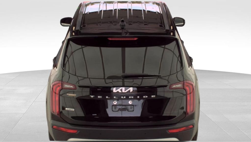 Used 2022 Black Kia LX image 5