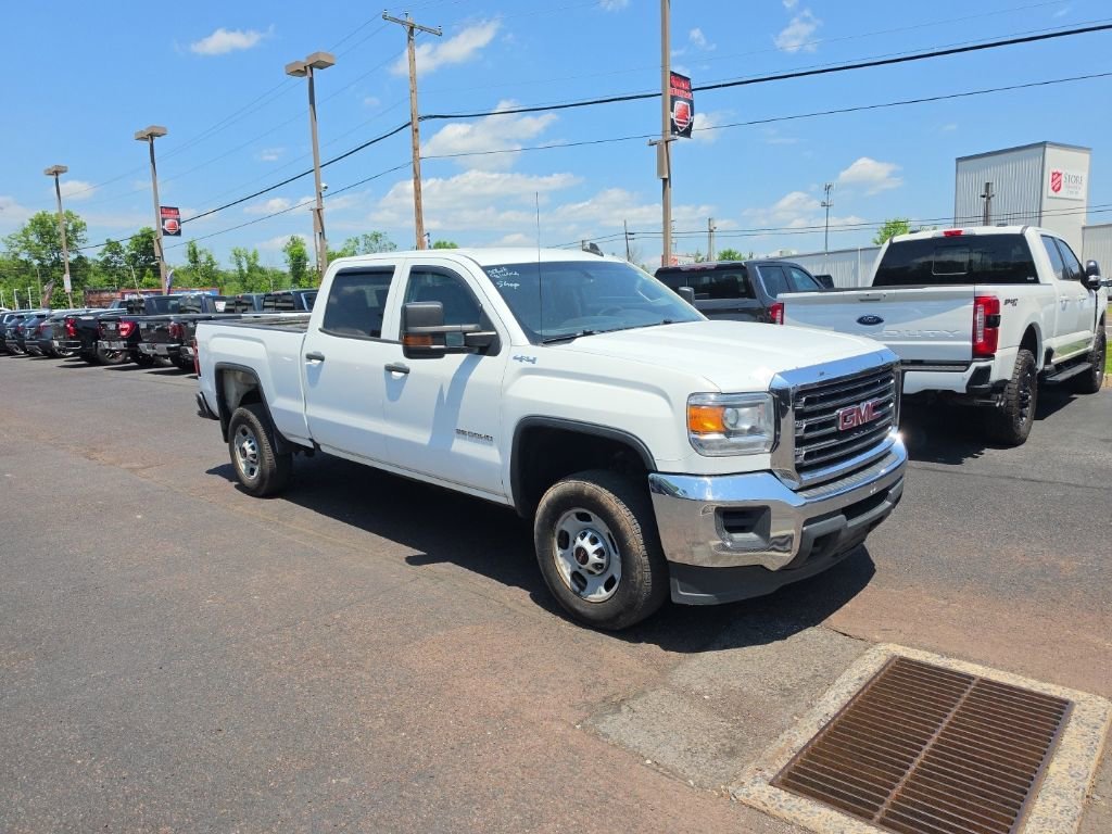 SUMMIT WHITE 2017 GMC Sierra 2500HD Base Crew Cab SB 4WD Pickup Truck Four-Wheel Drive