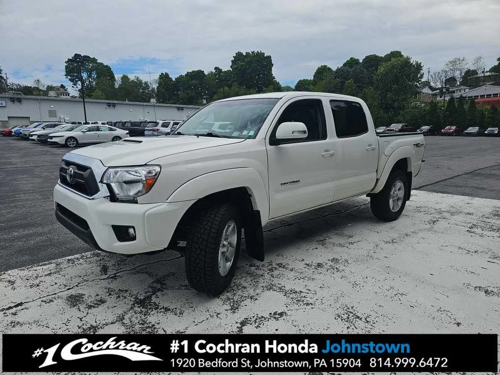 Used 2015 Super White Toyota  image 3
