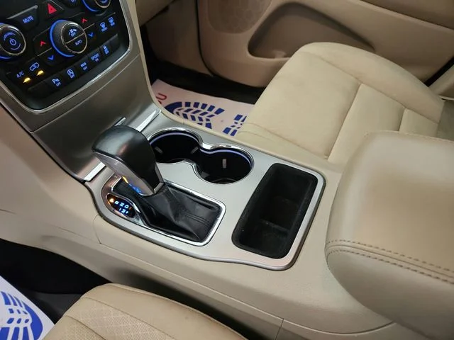 Used 2021 Granite Crystal Clearcoat Metallic Jeep Laredo E image 16