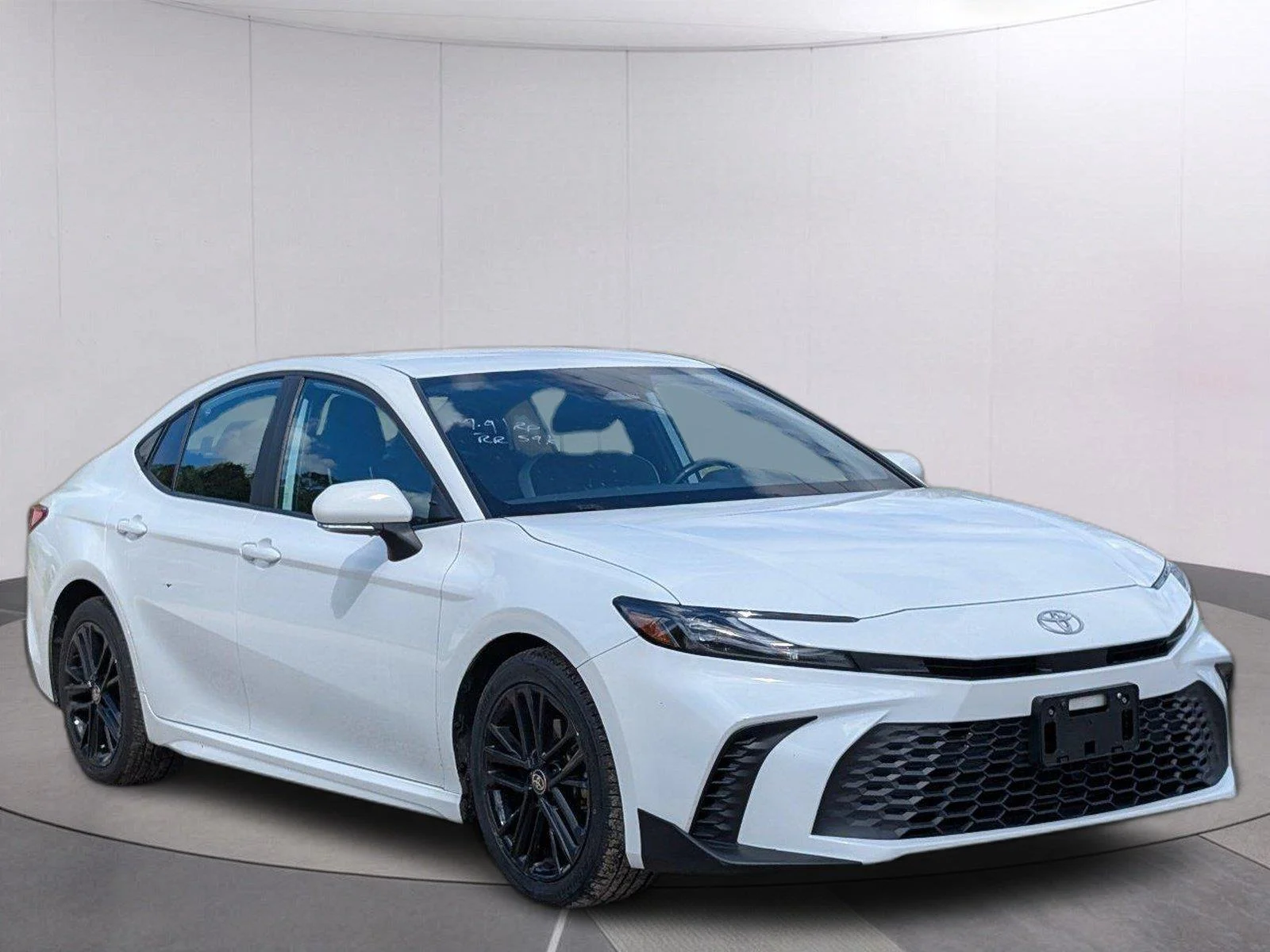 Used 2025 Ice Cap Toyota SE image 9