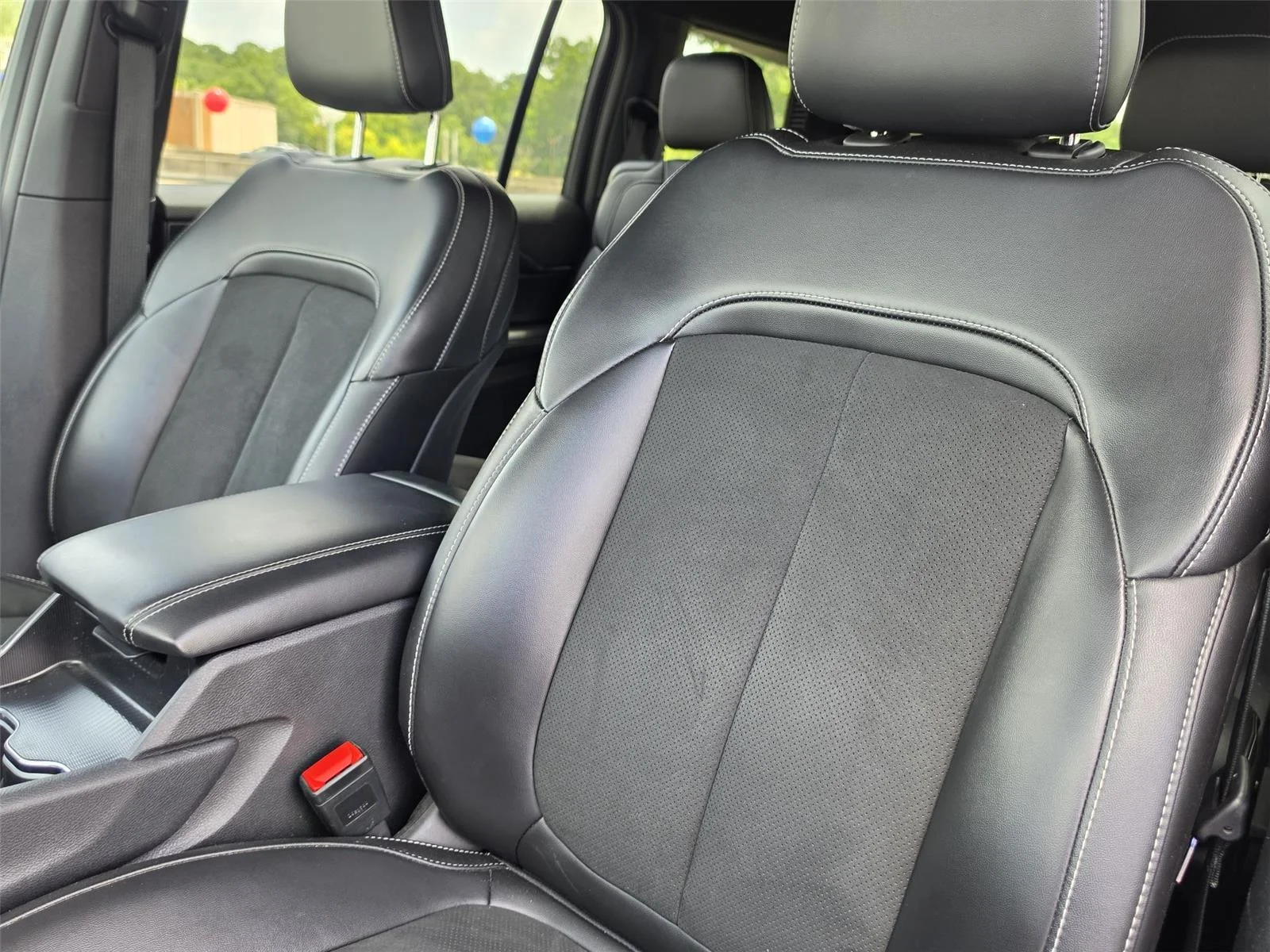 Used 2025 Velvet Red Pearlcoat Jeep Altitude X image 19