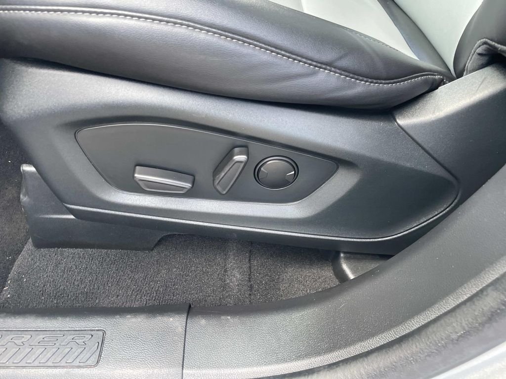 Used 2023 Silver Ford XLT image 18