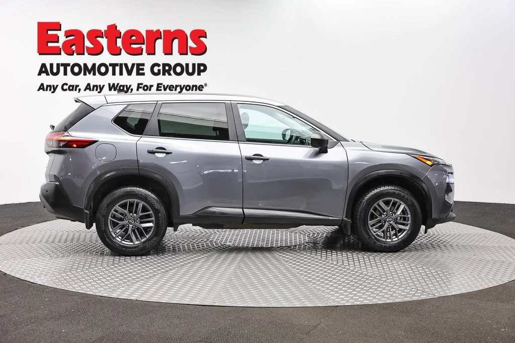 Used 2023 Gray Nissan S image 4