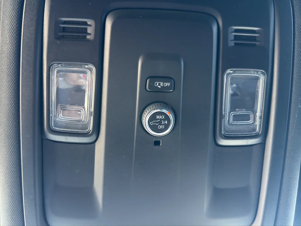 Used 2025 Gray Chevrolet Z71 image 27