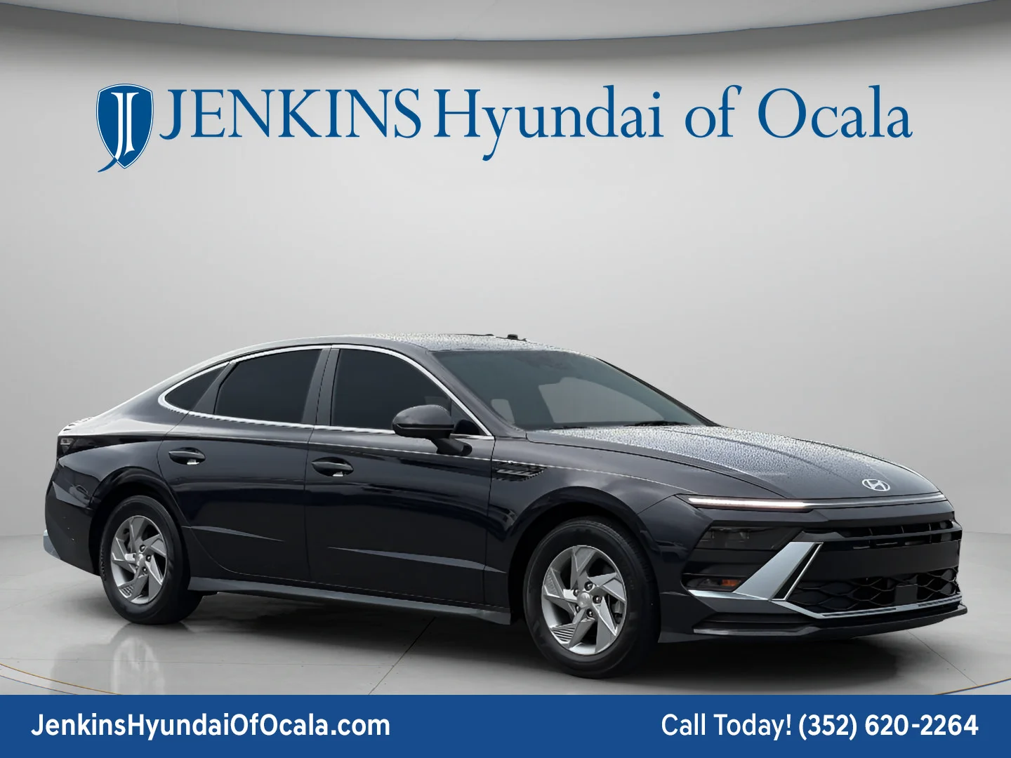 Used 2025 Carbon Blue Hyundai SE image 1