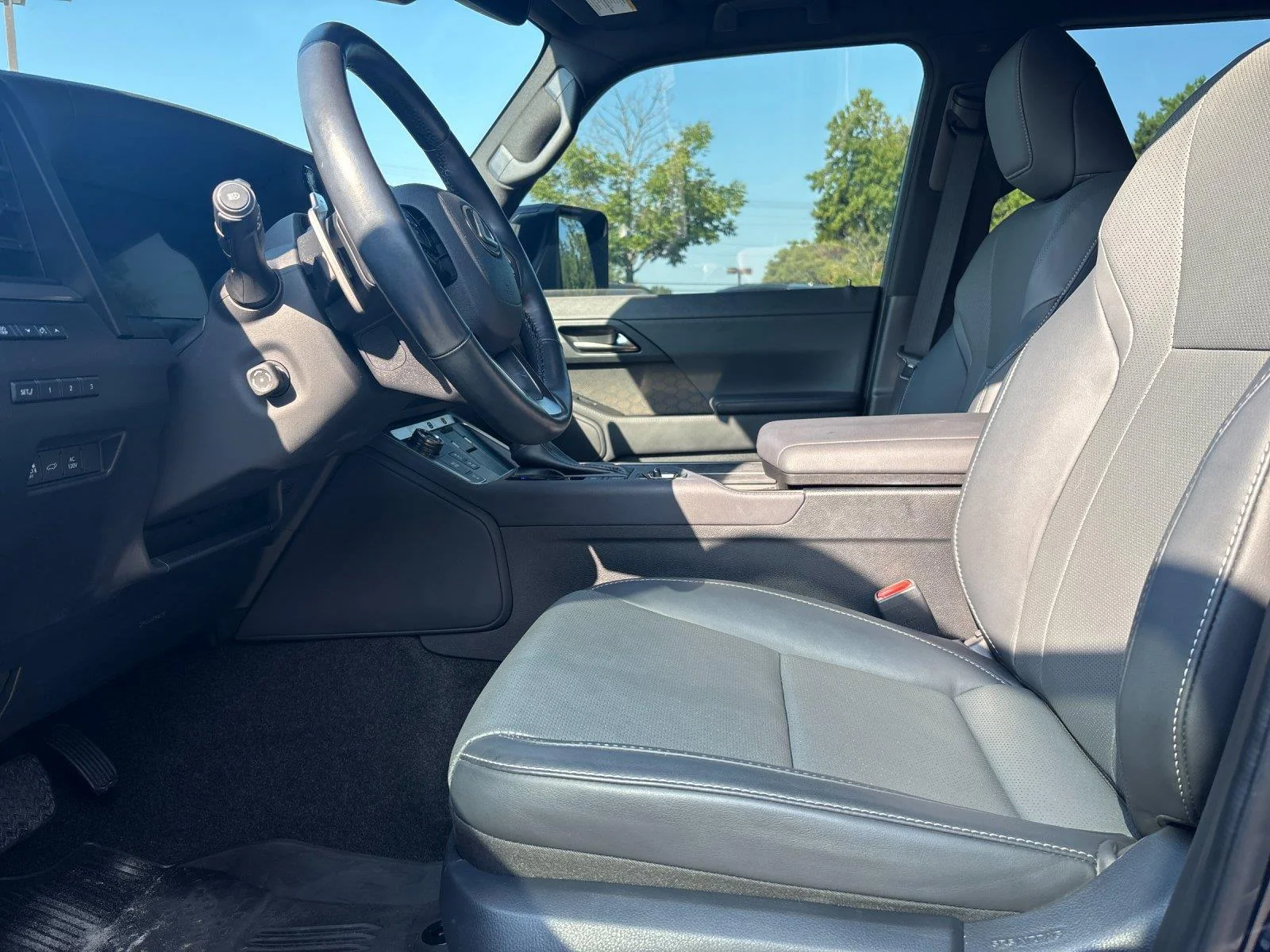 Used 2024 Nightfall Mica Lexus Premium+ image 15