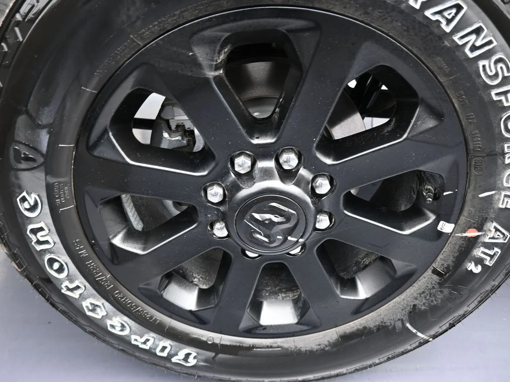 New 2026 Diamond Black Crystal Pearl-Coat Exterior Paint RAM Tradesman image 37