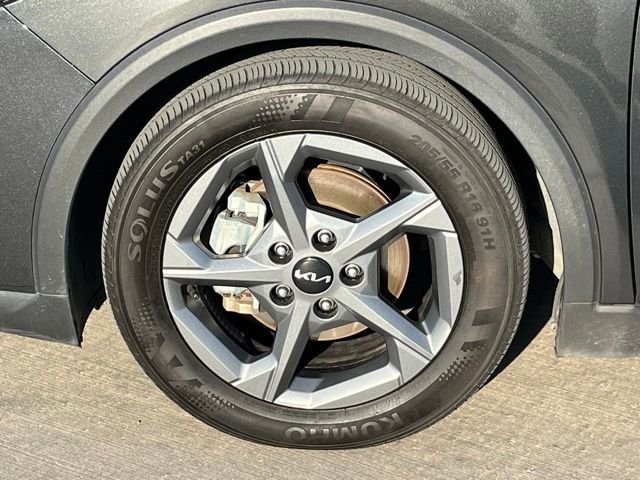 Used 2025 Gray Kia LXS image 5