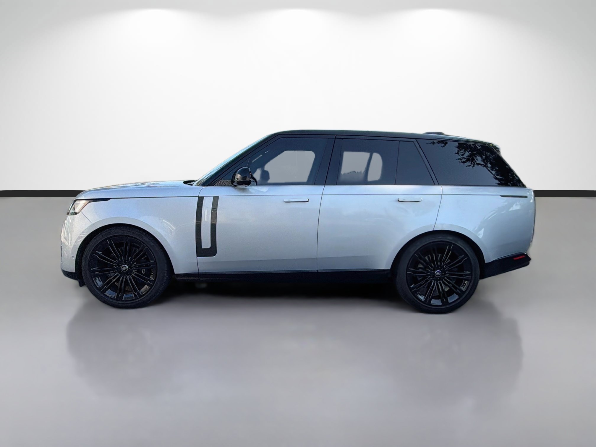 Certified Used 2025 Silver Metallic Land Rover SE image 2