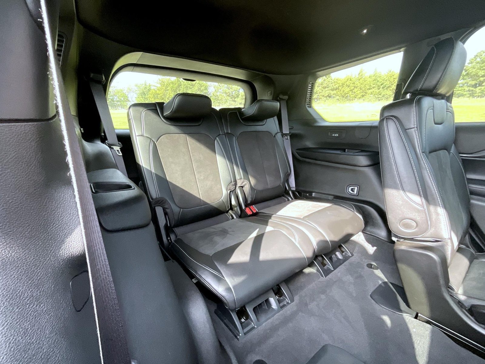 Used 2025 Silver Jeep Altitude X image 21