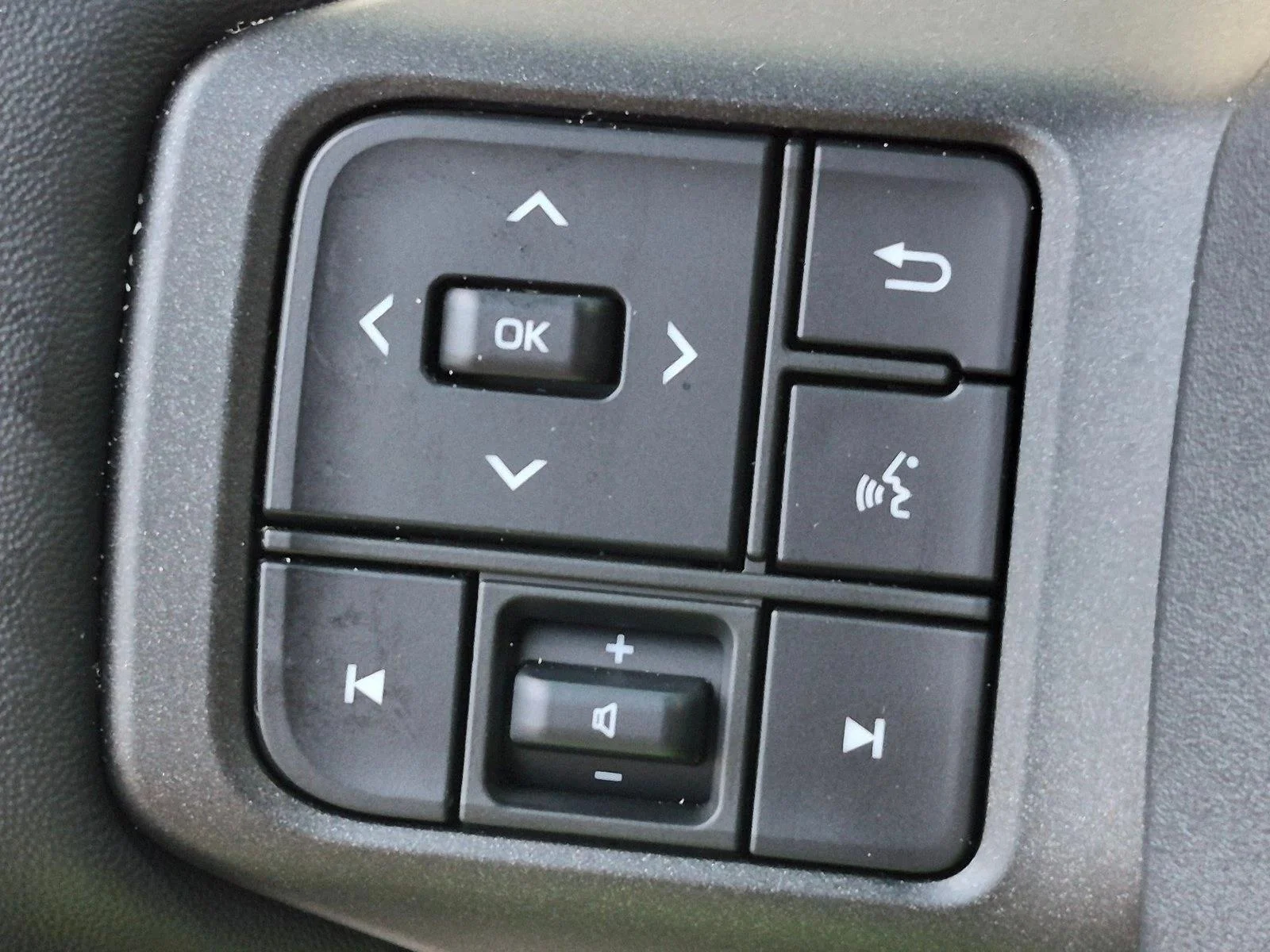 Used 2026 Wind Chill Pearl w/Black Roof Toyota XSE image 15
