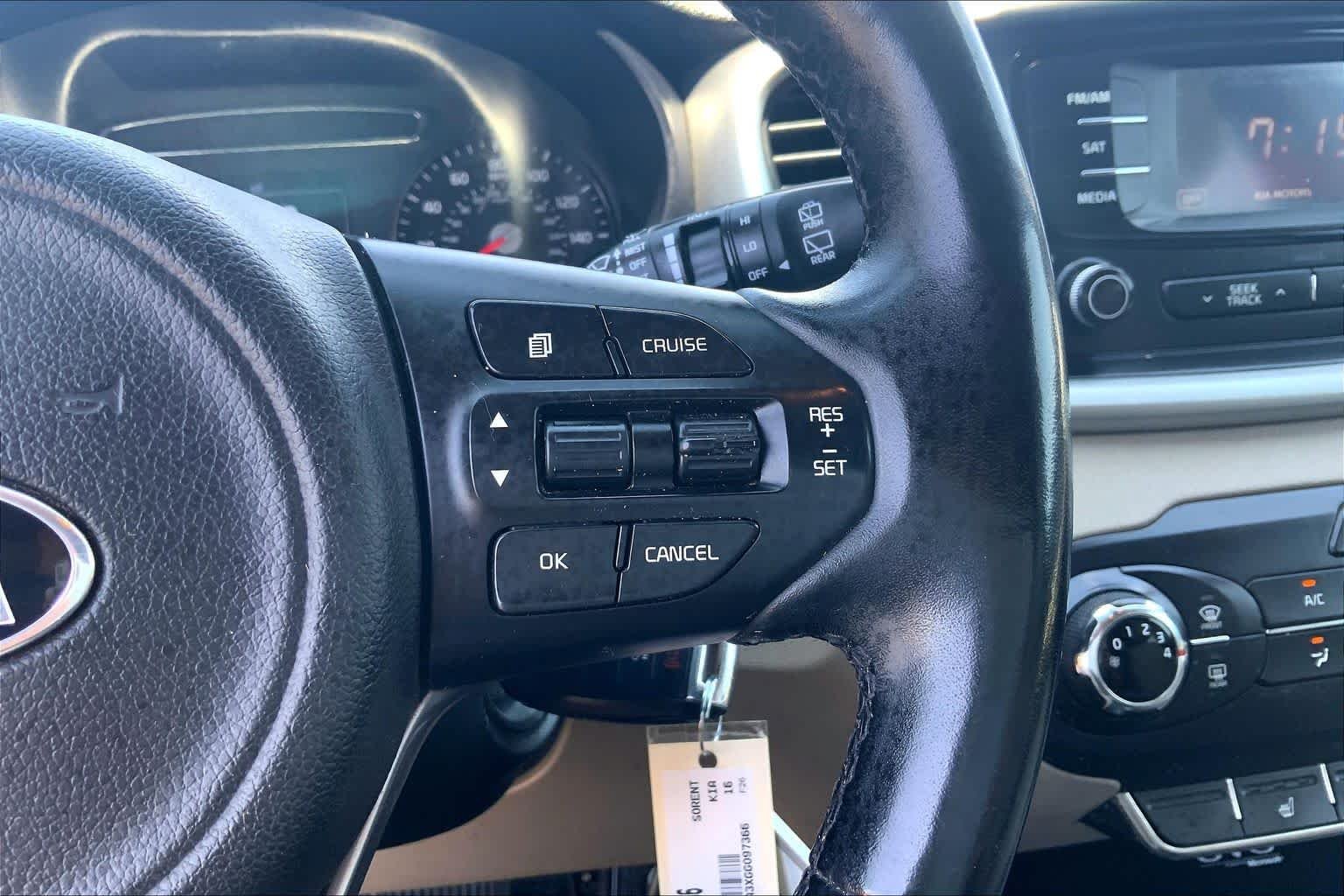 Used 2016 Snow White Pearl Kia LX image 25