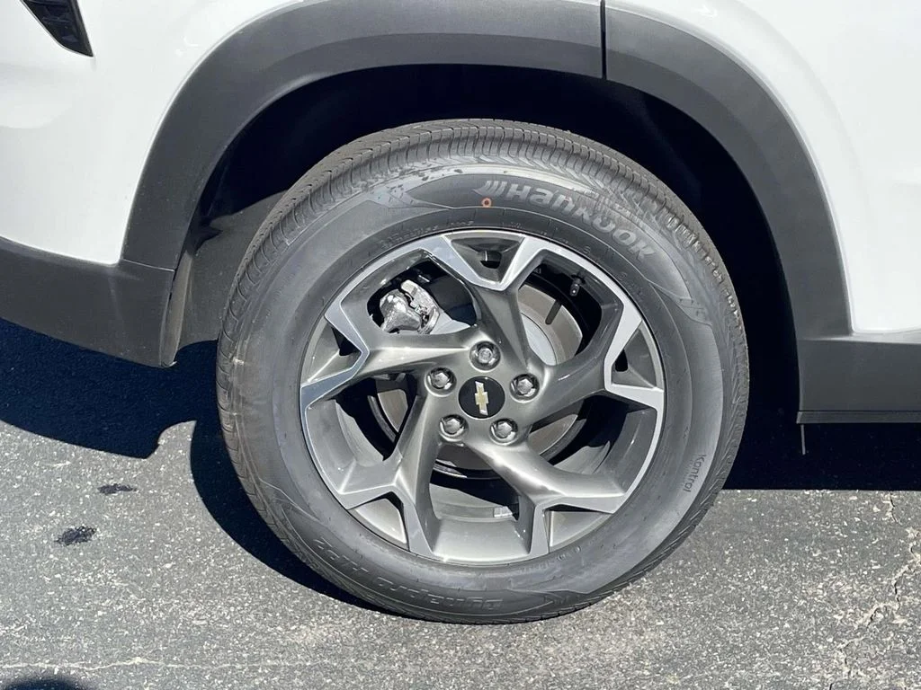 New 2026 Summit White Chevrolet LT image 7