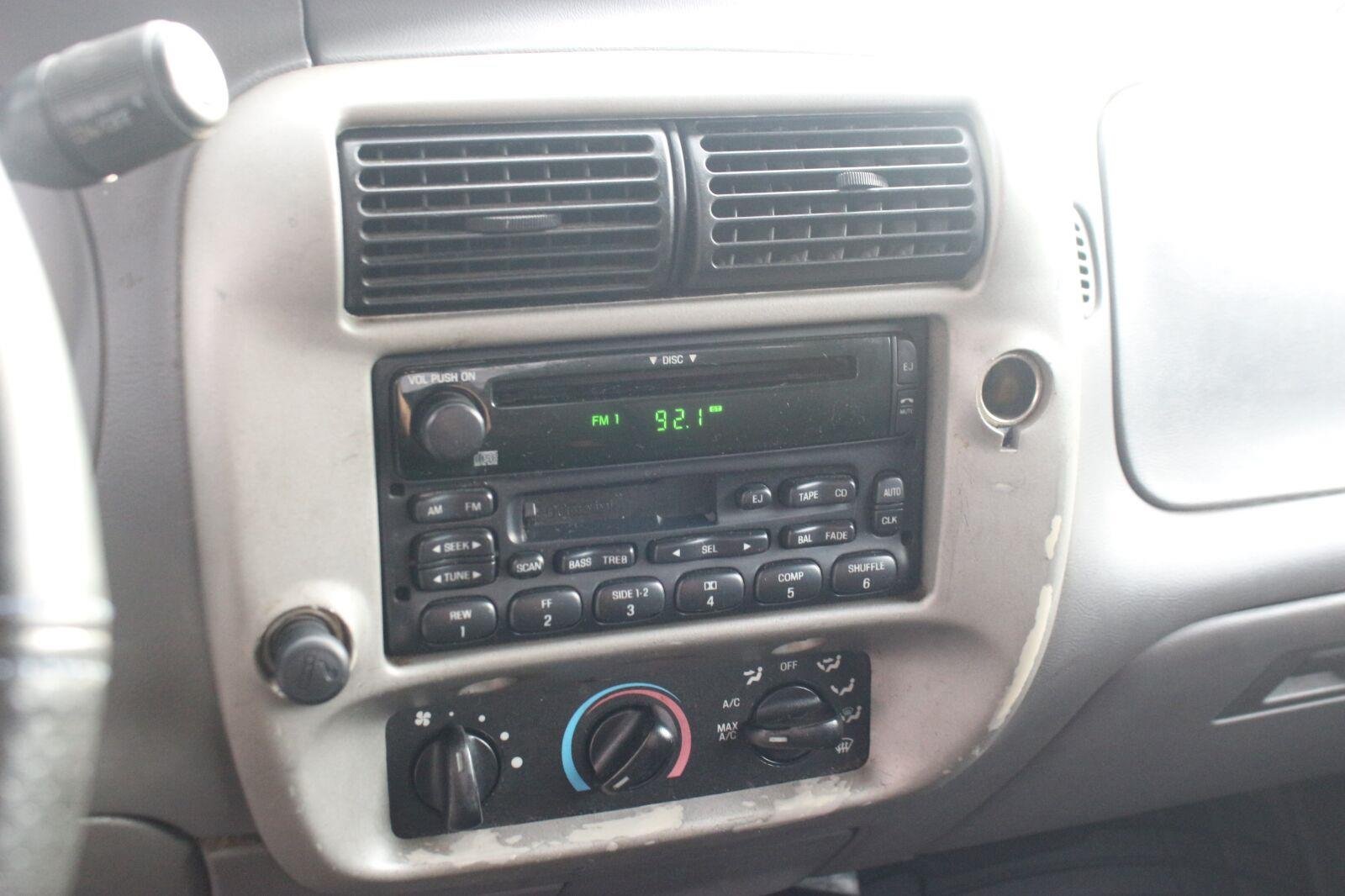 Used 2003 Silver Ford XL Fleet image 19