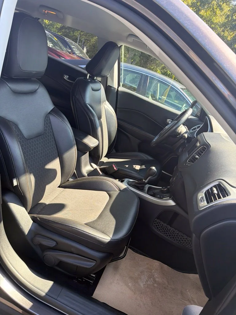 Used 2019 Gray Jeep Latitude image 5
