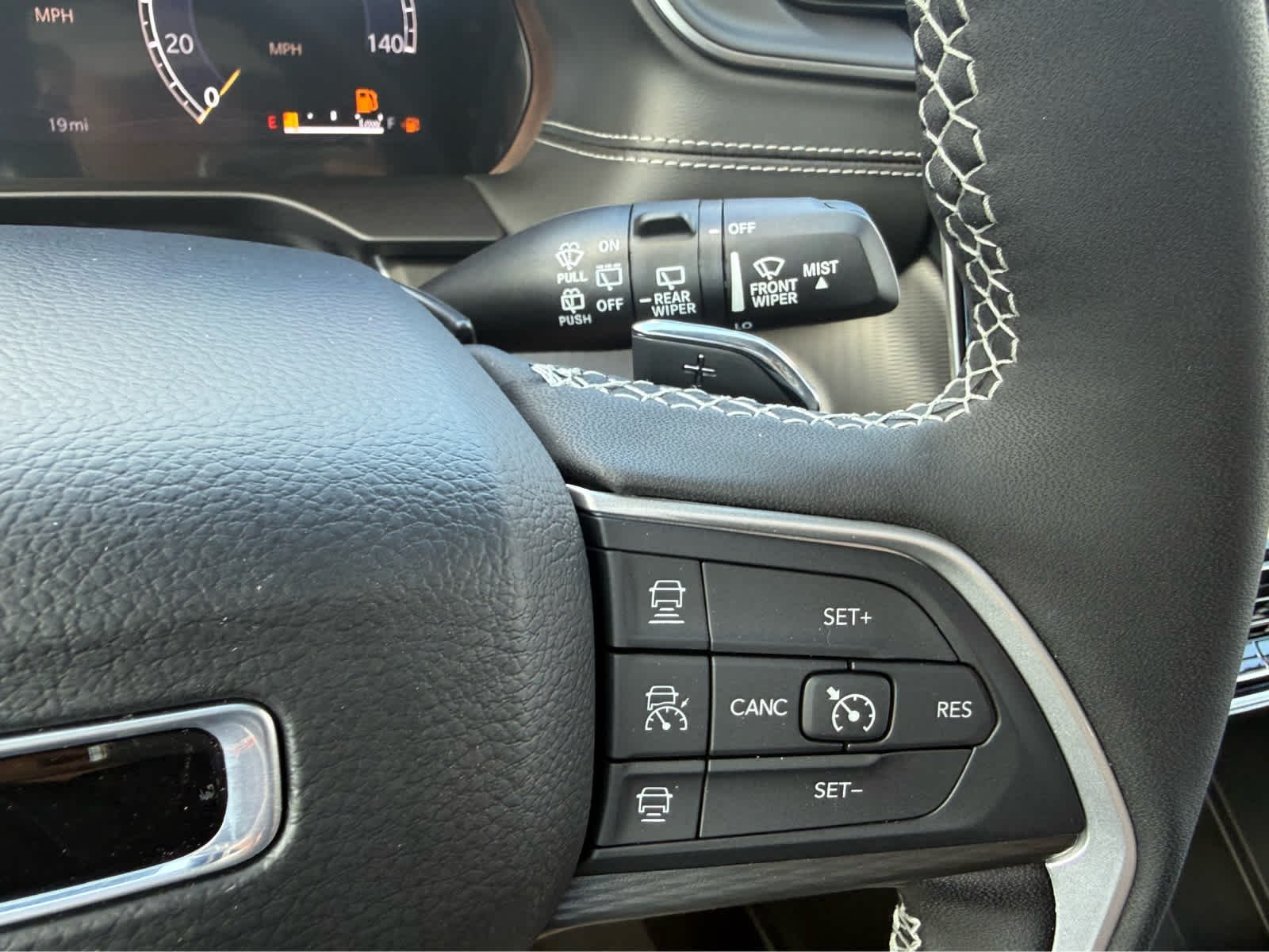 New 2026 Bright White Clear-Coat Exterior Paint Jeep Laredo X image 27