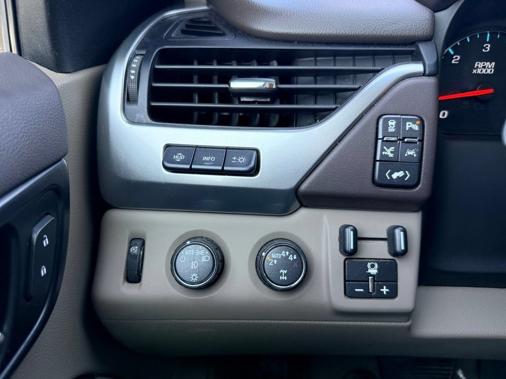 Used 2020 SUMMIT WHITE Chevrolet Premier image 25