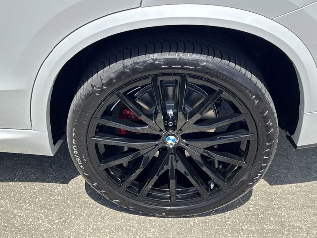 New 2026 Mineral White Metallic BMW sDrive40i image 25