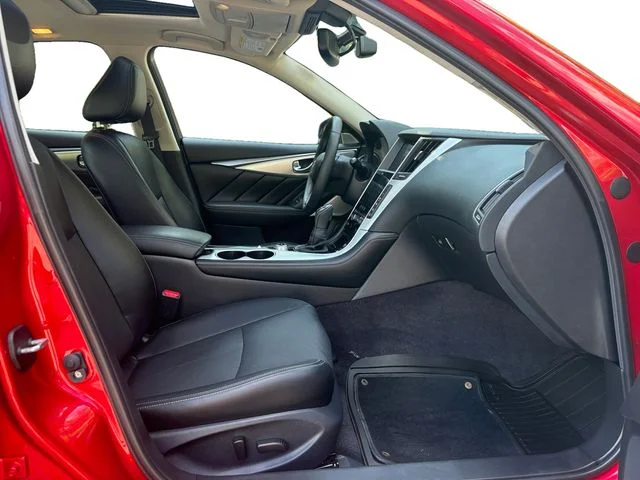 Used 2023 Red INFINITI LUXE image 31
