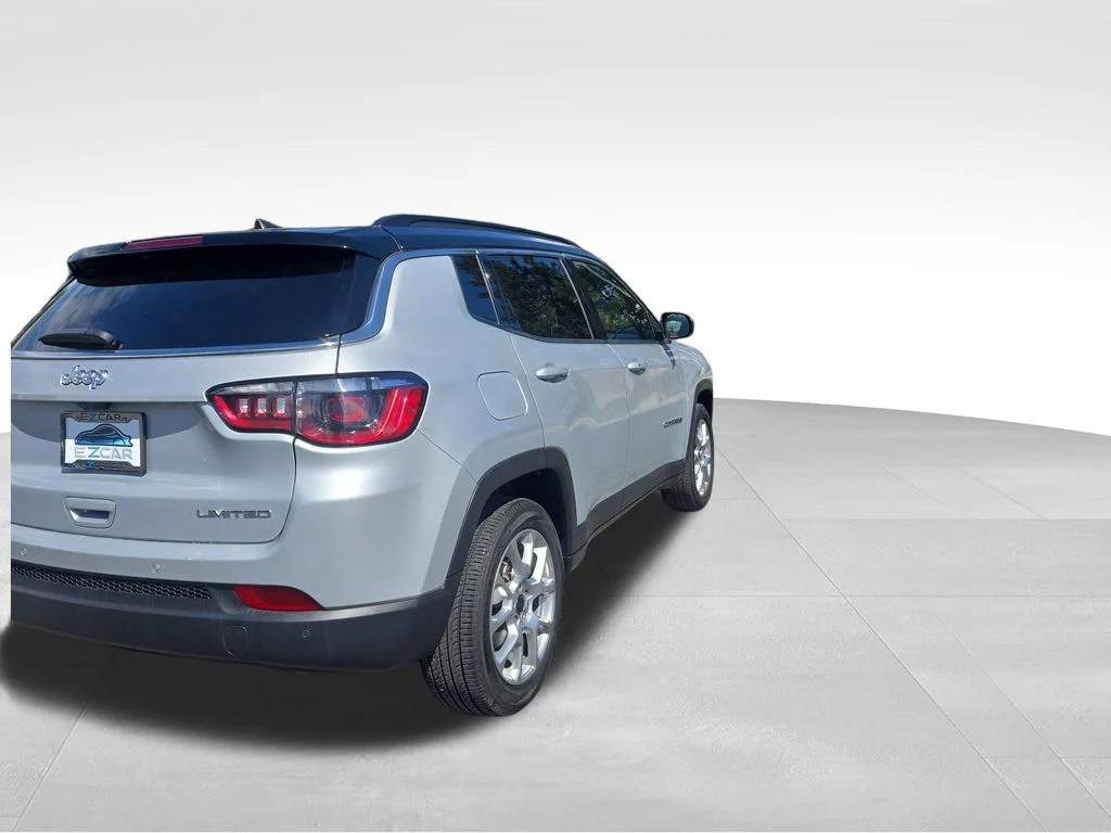 Used 2025 Silver Jeep Limited image 11
