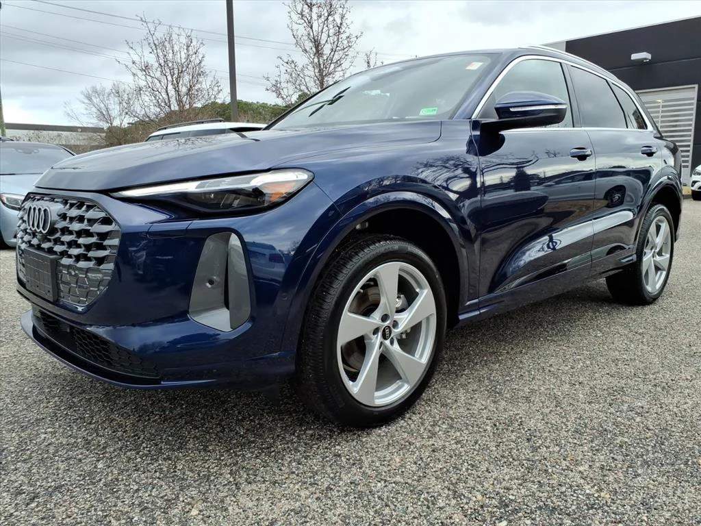 2025 Audi Q5 40 Premium Plus's photo