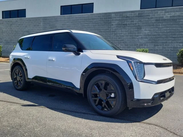 New 2026 Glacial White Pearl Kia Land AWD image 3