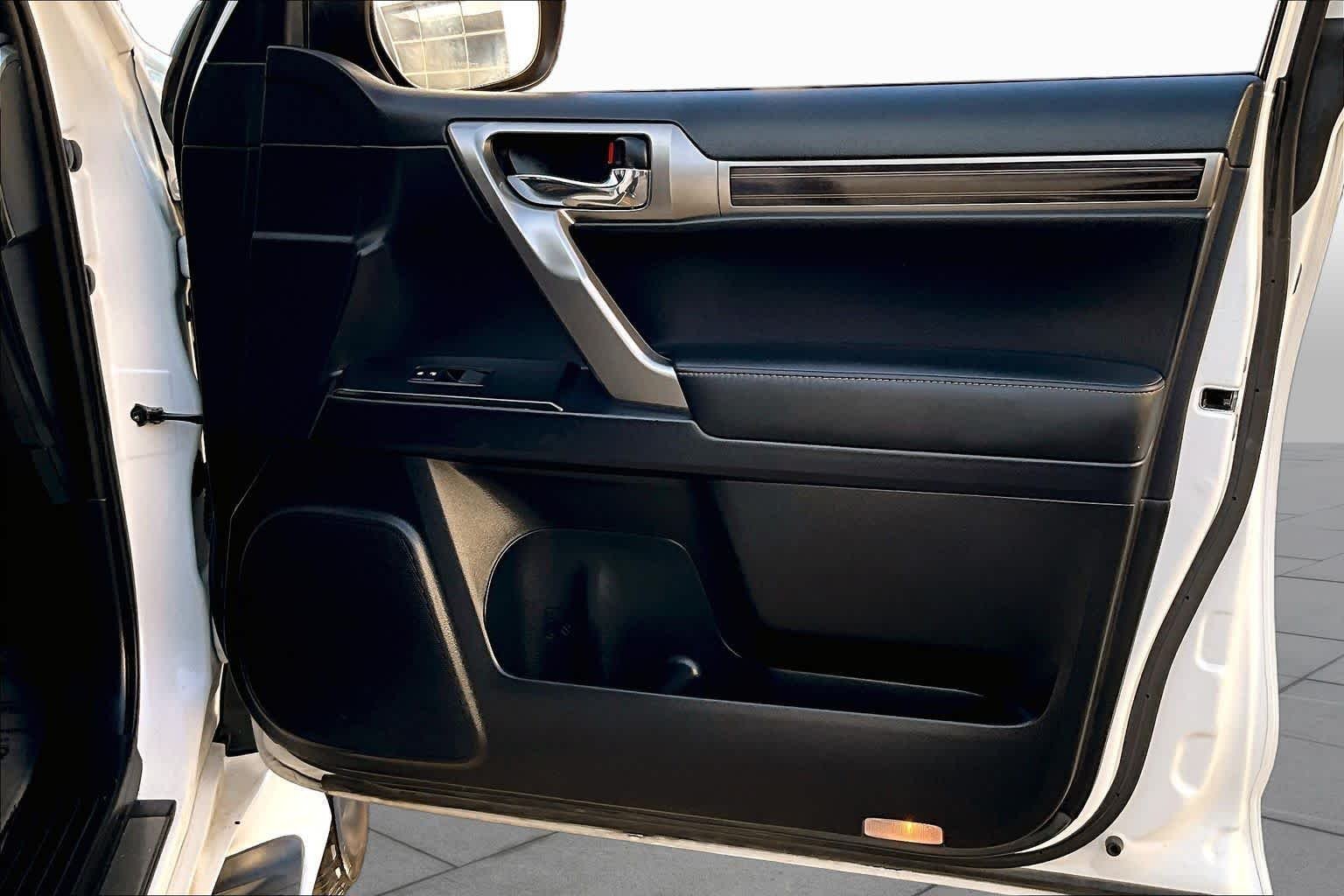 Used 2022 Starfire Pearl Lexus Premium image 23