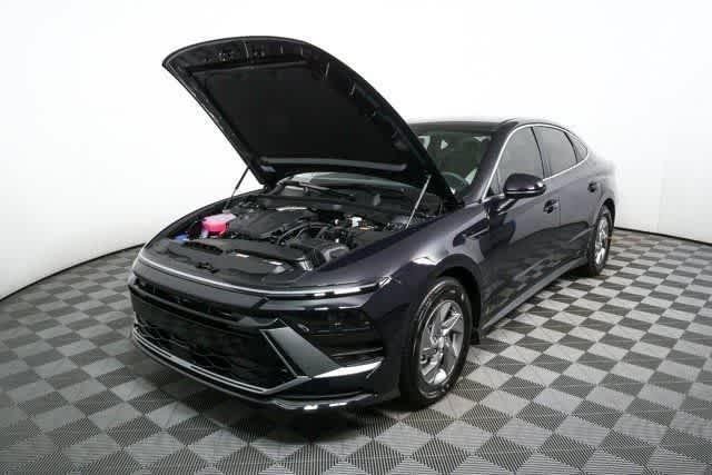 New 2026 Carbon Blue Hyundai SE image 66