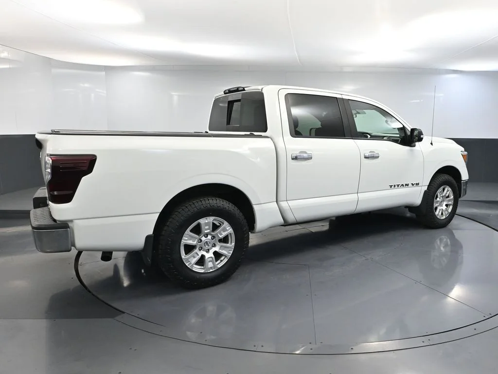 Used 2018 White Nissan SV image 4