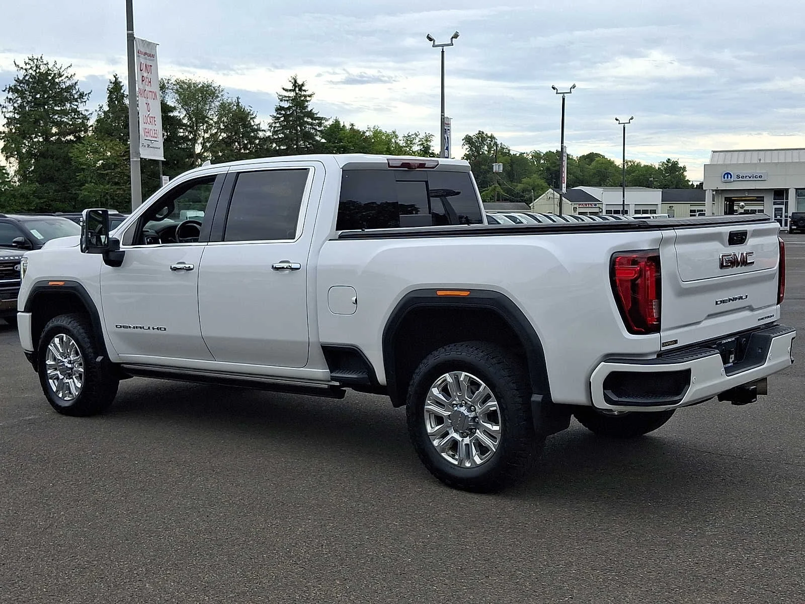Used 2021 Summit White GMC Denali image 4