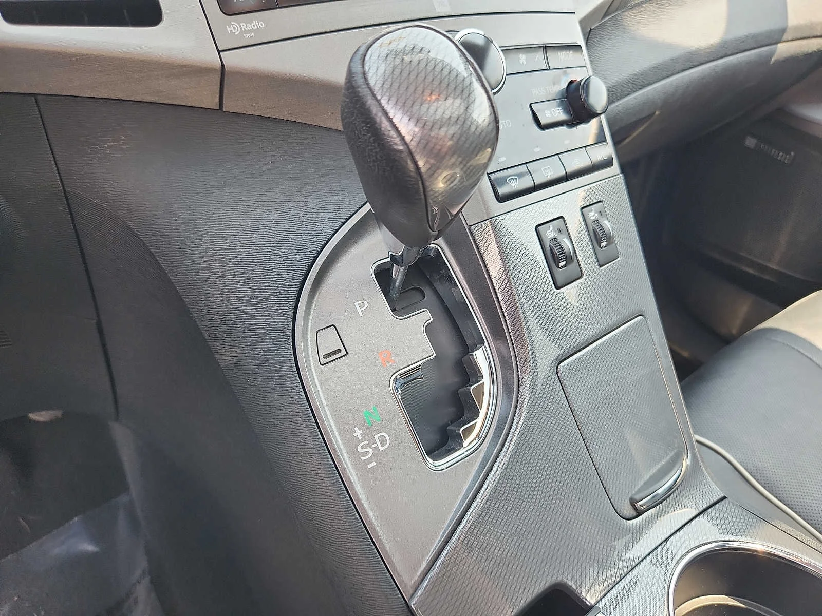 Used 2013 Black Toyota XLE image 15