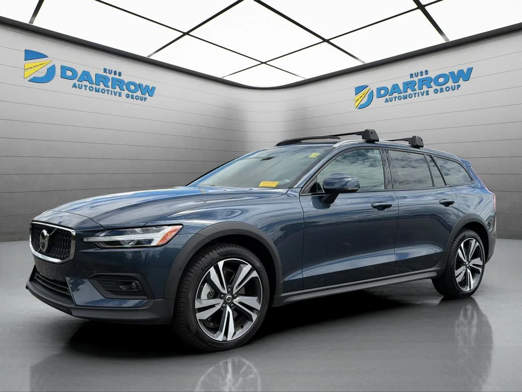 2025 Volvo V60 Cross Country B5 Plus AWD's photo