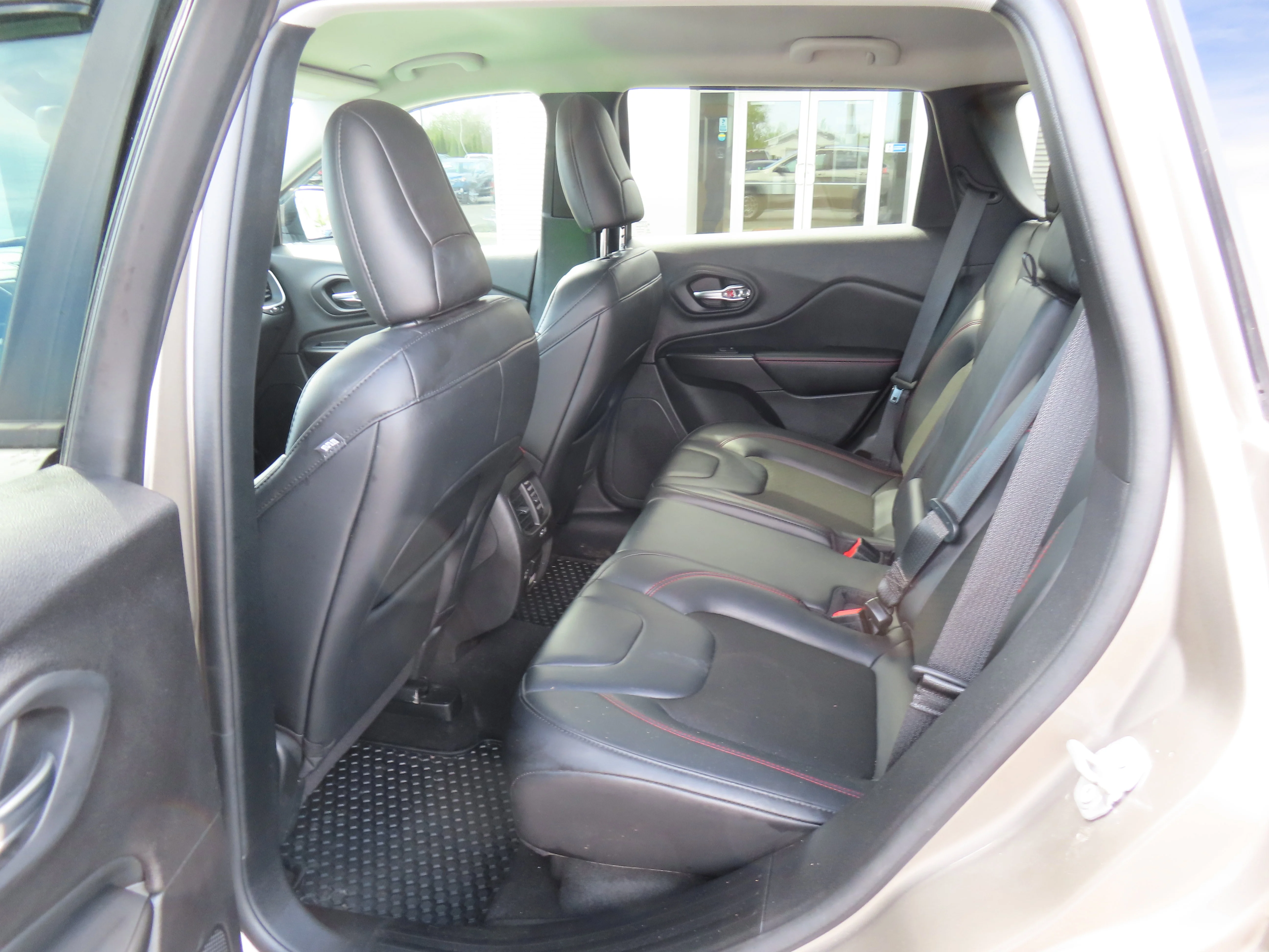 Used 2021 Light Brownstone Pearlcoat Jeep Trailhawk image 10
