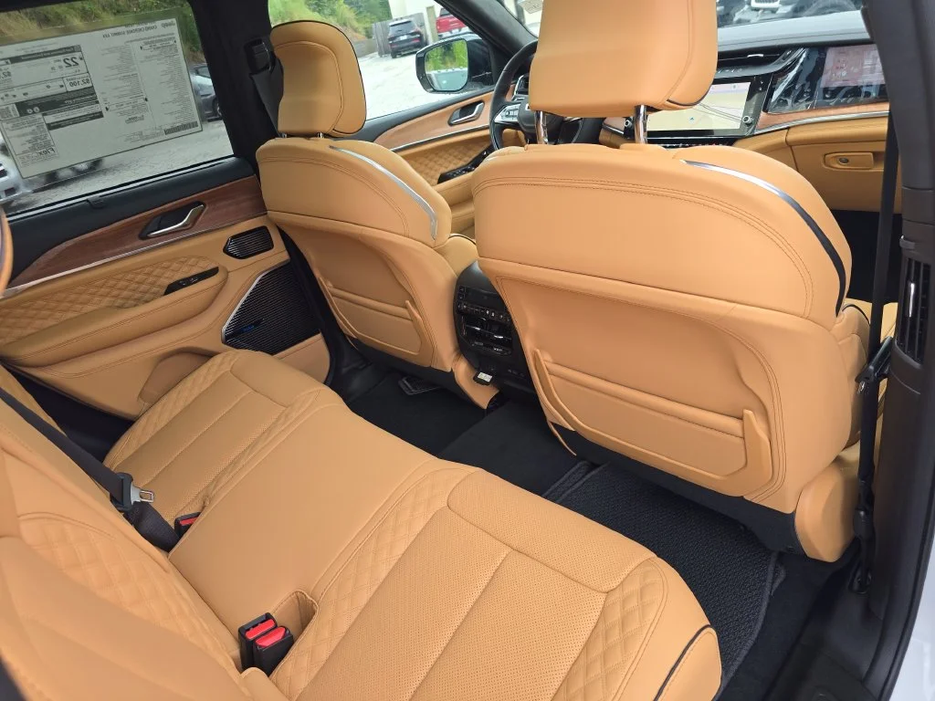 New 2027 White/off-white Jeep Summit image 27