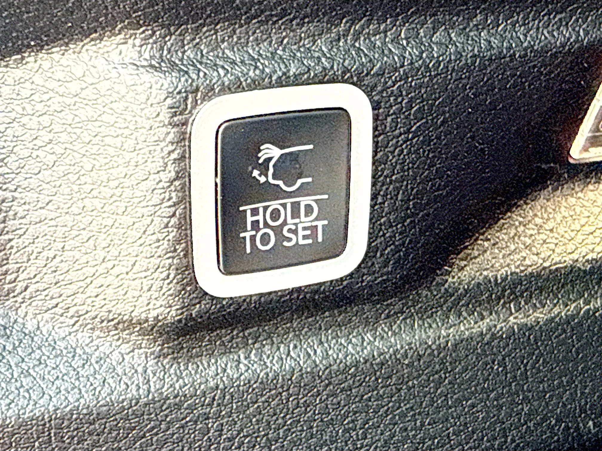Used 2024 Diamond Black Crystal Pearlcoat Jeep Altitude X image 12