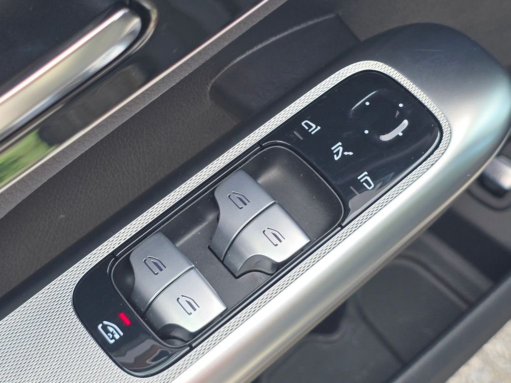 Used 2026 Black Mercedes-Benz GLC 300 image 29