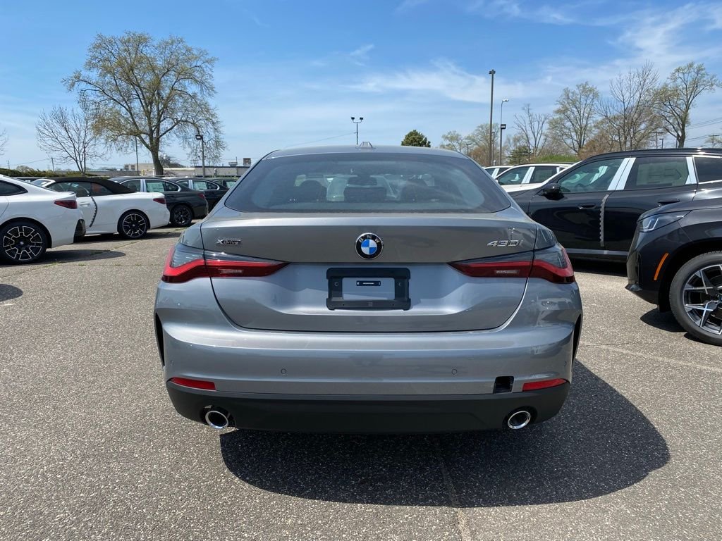 New 2026 Skyscraper Grey Metallic BMW 430i xDrive image 3