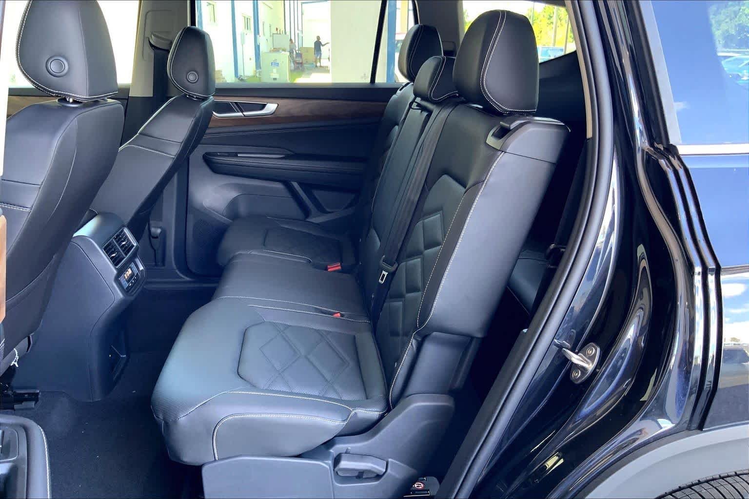 New 2026 Deep Black Pearl Volkswagen 2.0T SE image 19