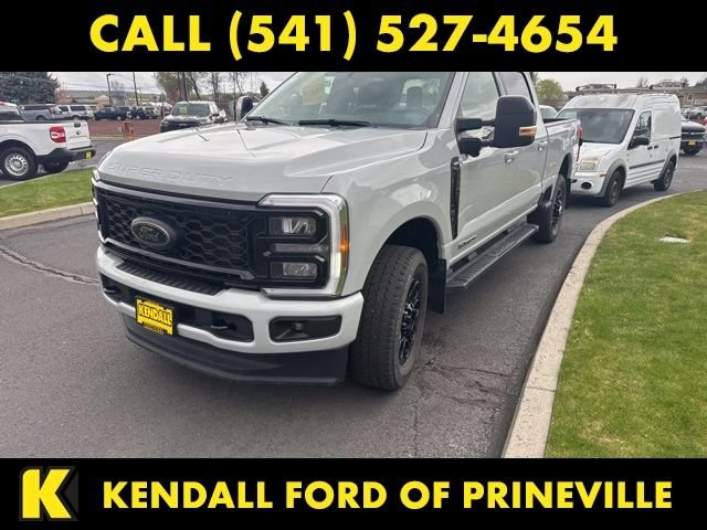 Used 2025 White Ford Lariat image 4
