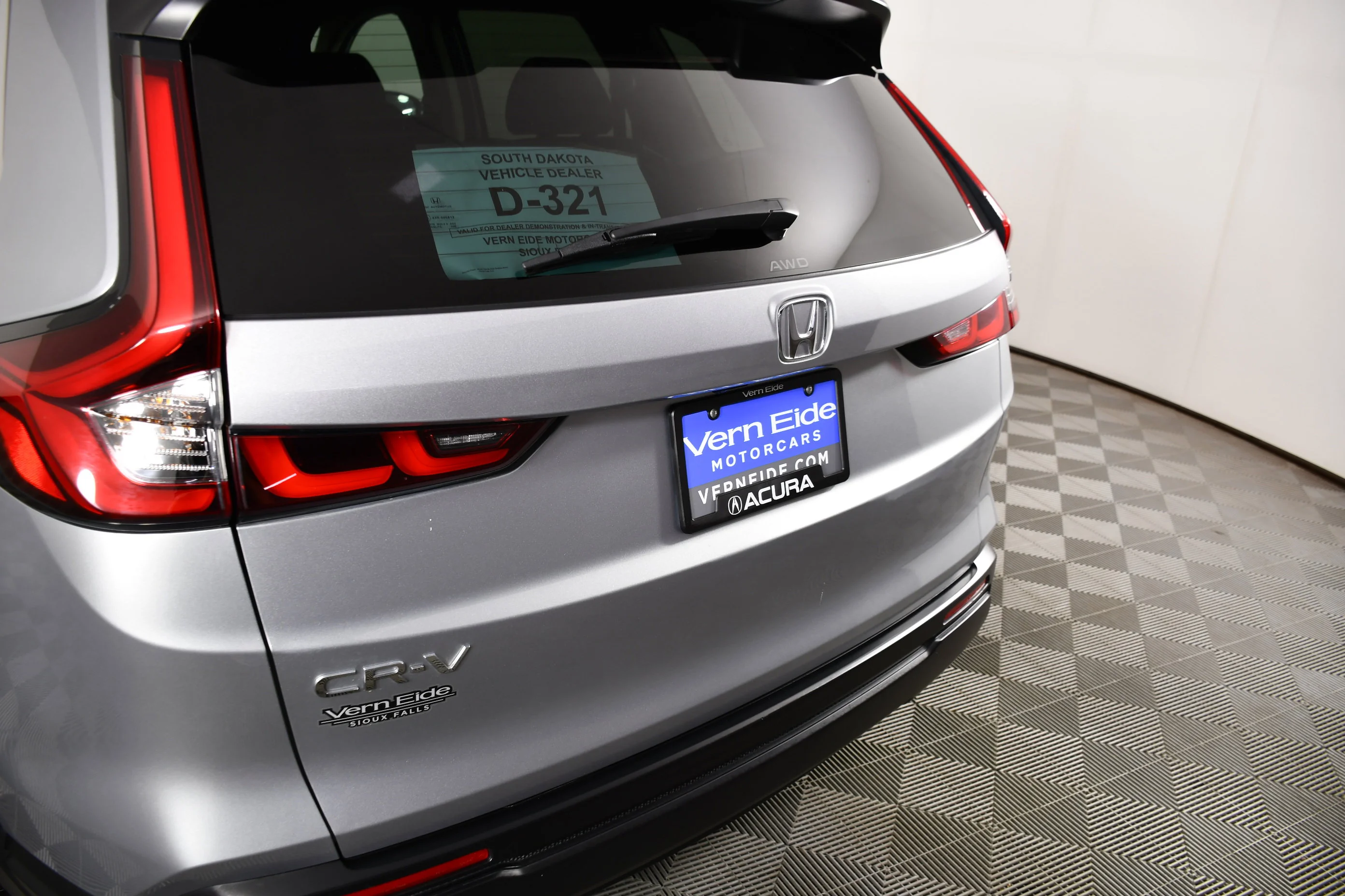 Used 2025 Solar Silver Metallic Honda LX image 15