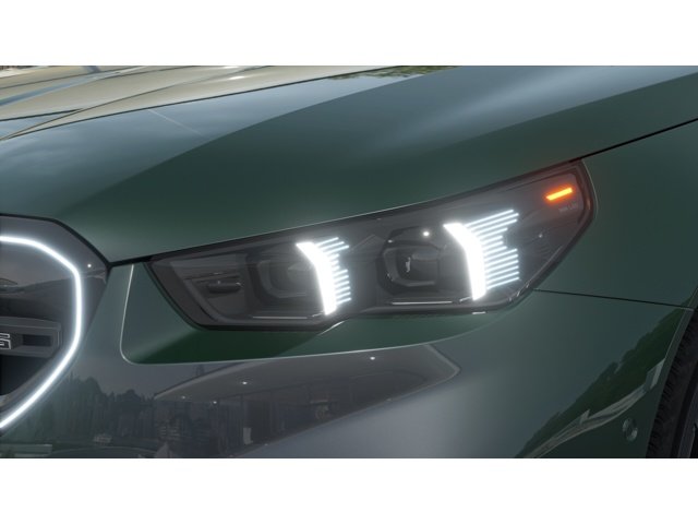 New 2027 Aurora Diamond Green II Metallic BMW M5 image 6