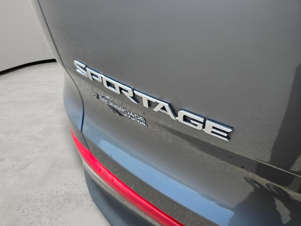 Used 2016 Mineral Silver Kia LX image 28