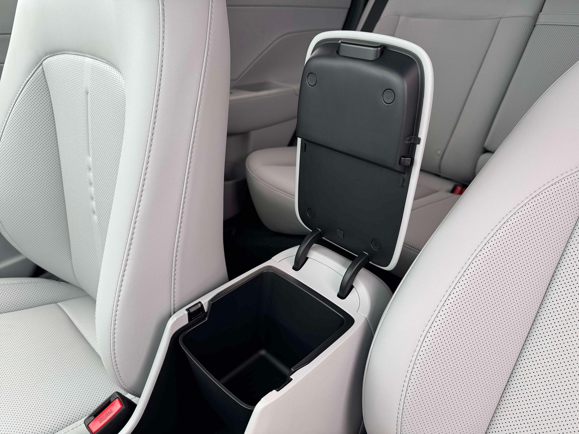 New 2026 Black Hyundai SEL Premium FWD image 18